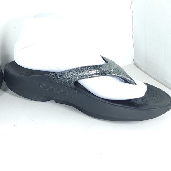 Oofos Women's OOLALA US 10 Silver Glitter Slip-On Flat Thong Flip Flop Sandals - Picture 8 of 15